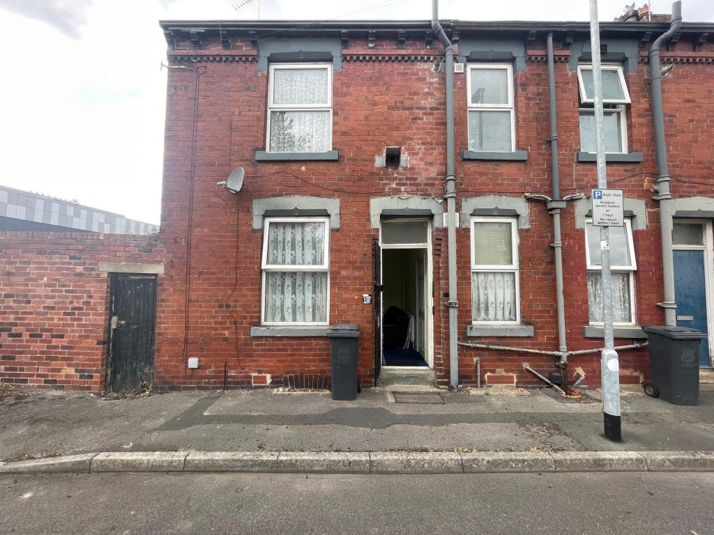 Photo of  Edgware Row,  Leeds, LS8