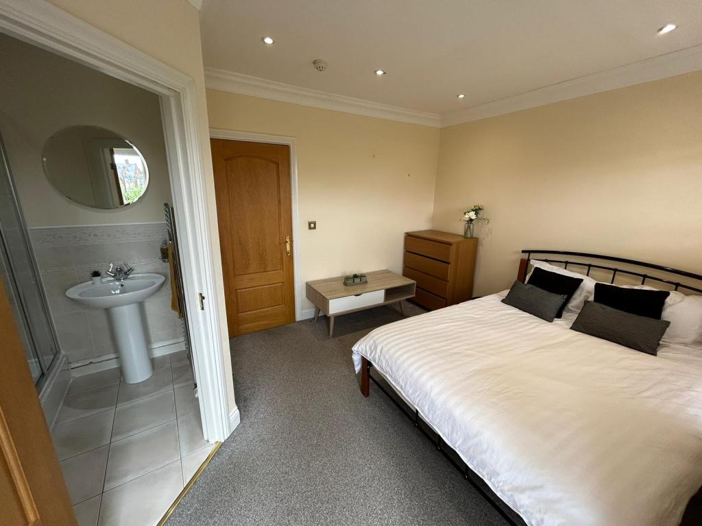 Photo of  Huntington Crescent,  Leeds, LS16