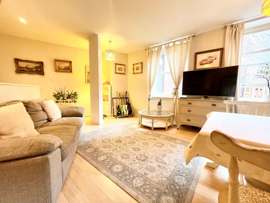 Photo of Flat 3 Harewood Street,  Leeds, LS2