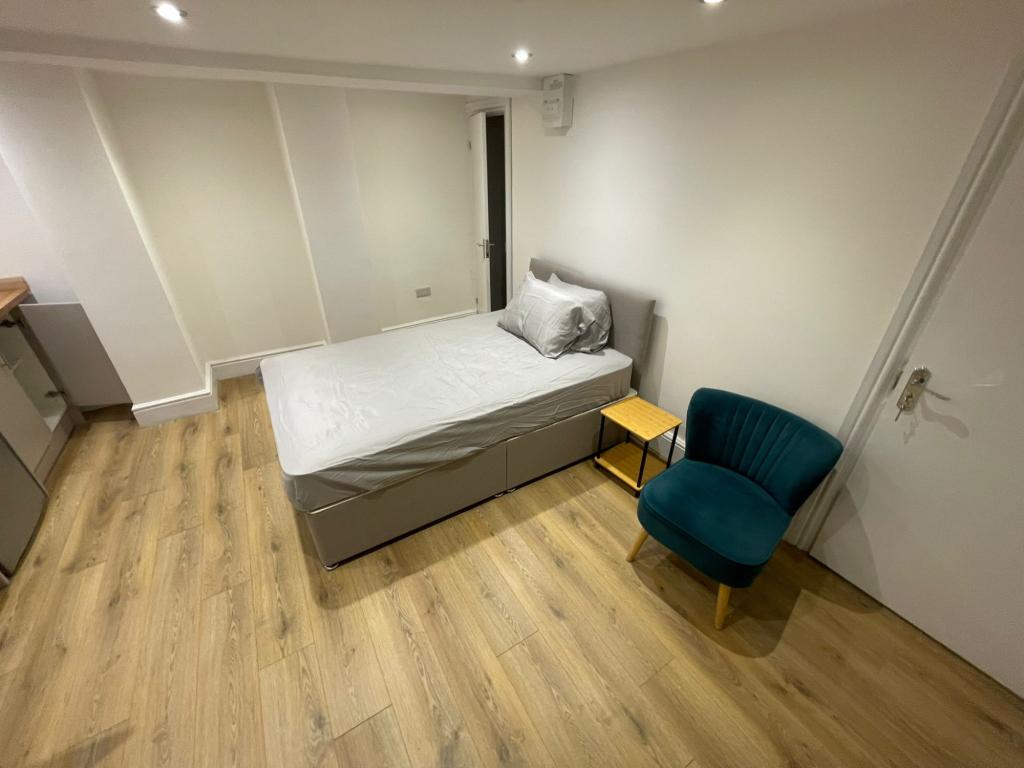 Photo of  133 Lodge Lane, Beeston, Leeds, LS11