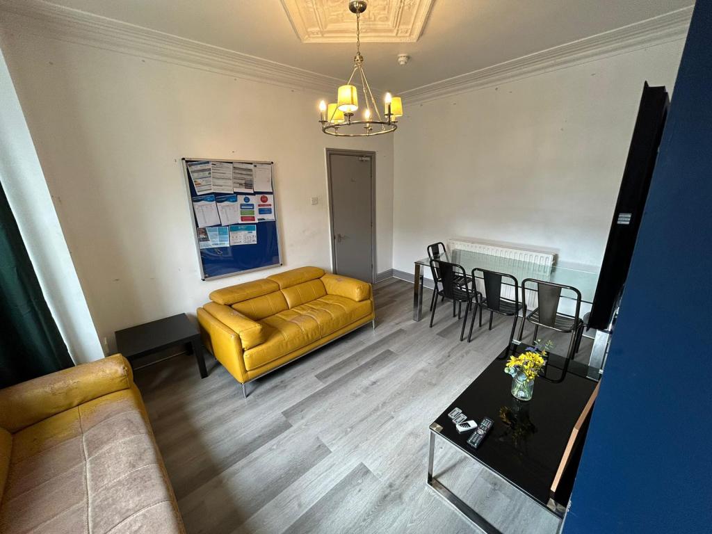 Photo of  Headingley Mount,  Leeds, LS6