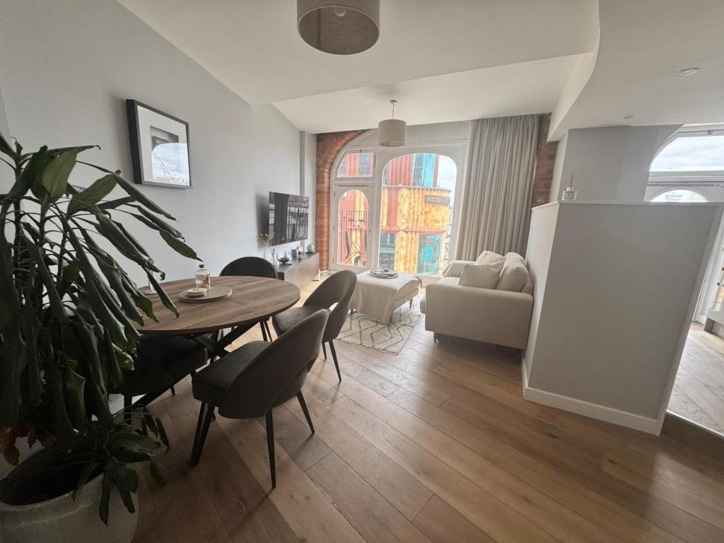 Photo of  1 Harewood Street,  Leeds, LS2