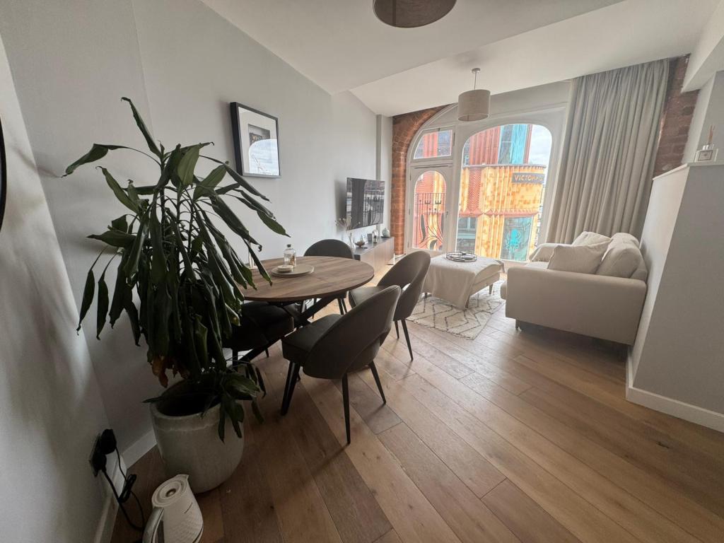 Photo of  1 Harewood Street,  Leeds, LS2